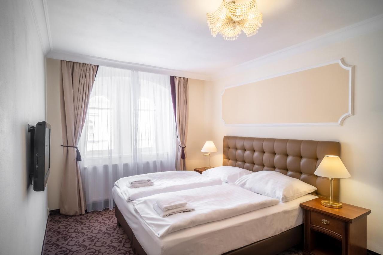 Windsor Spa Hotel KLV Exterior foto