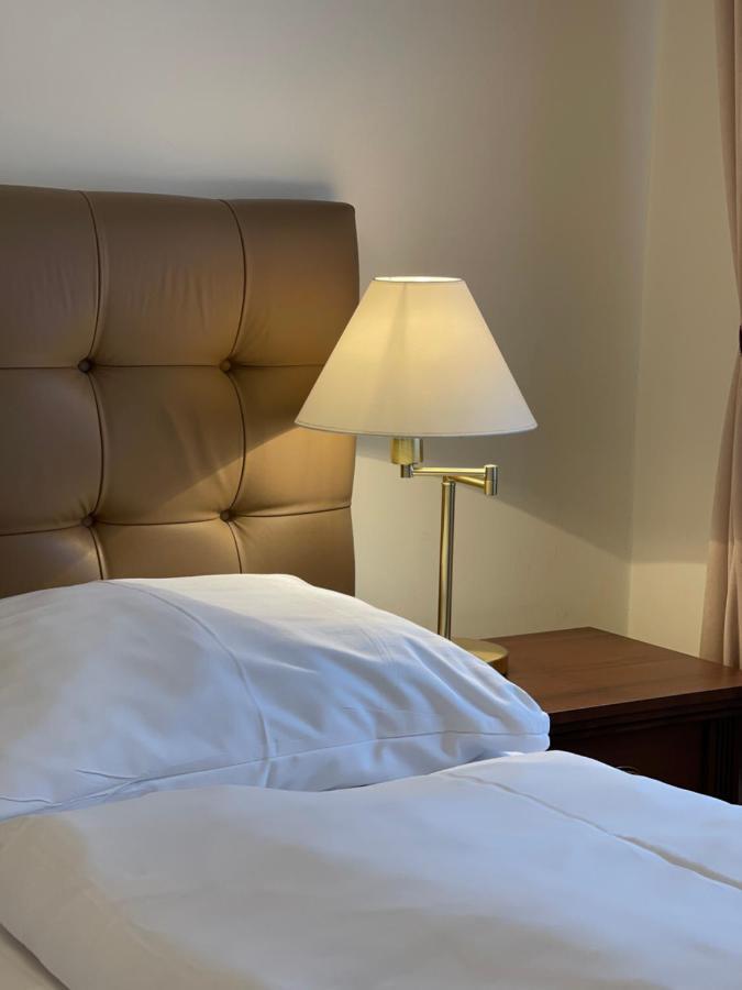 Windsor Spa Hotel KLV Exterior foto