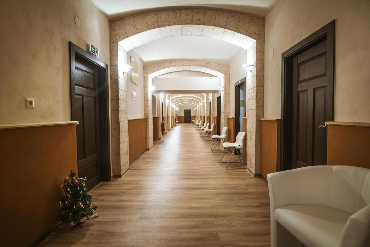 Windsor Spa Hotel KLV Exterior foto